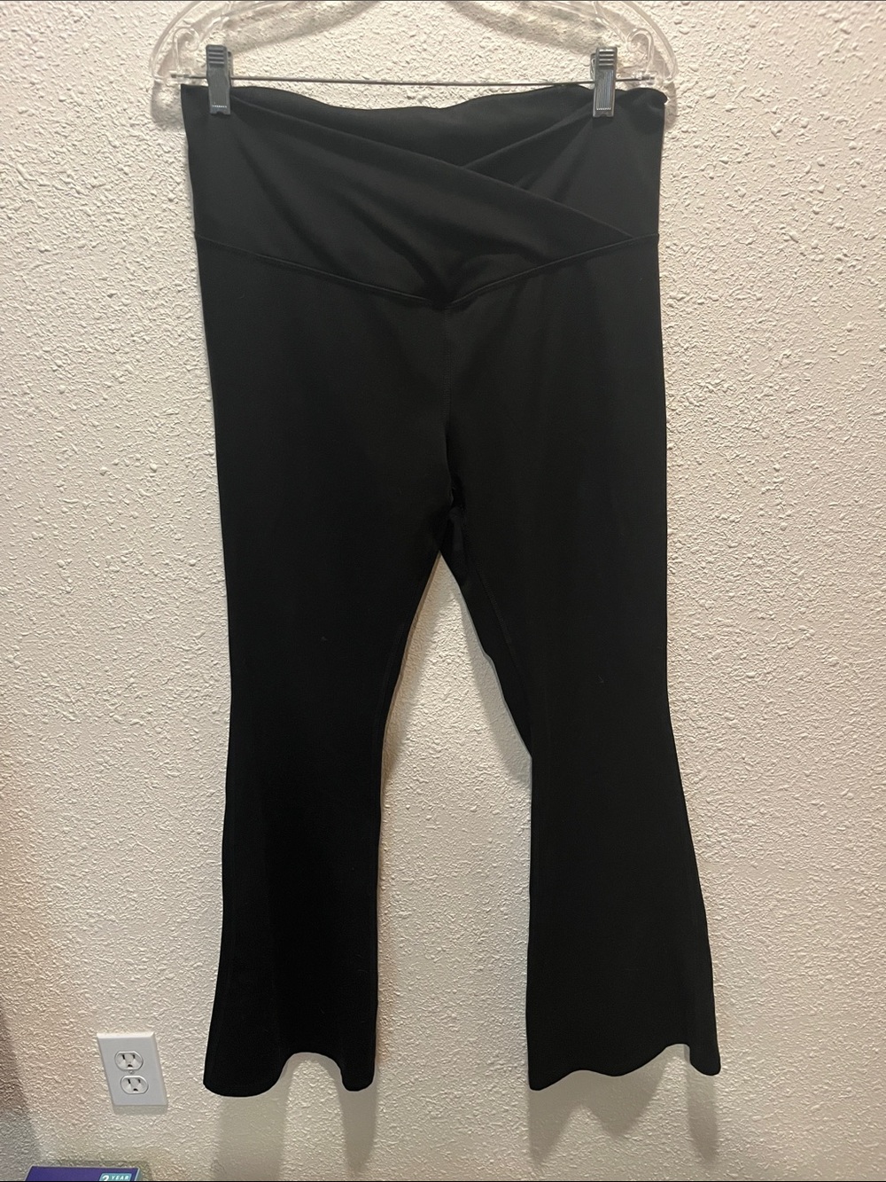 DSG Black Women’s Crossover Waist Flare Yoga Pants L
